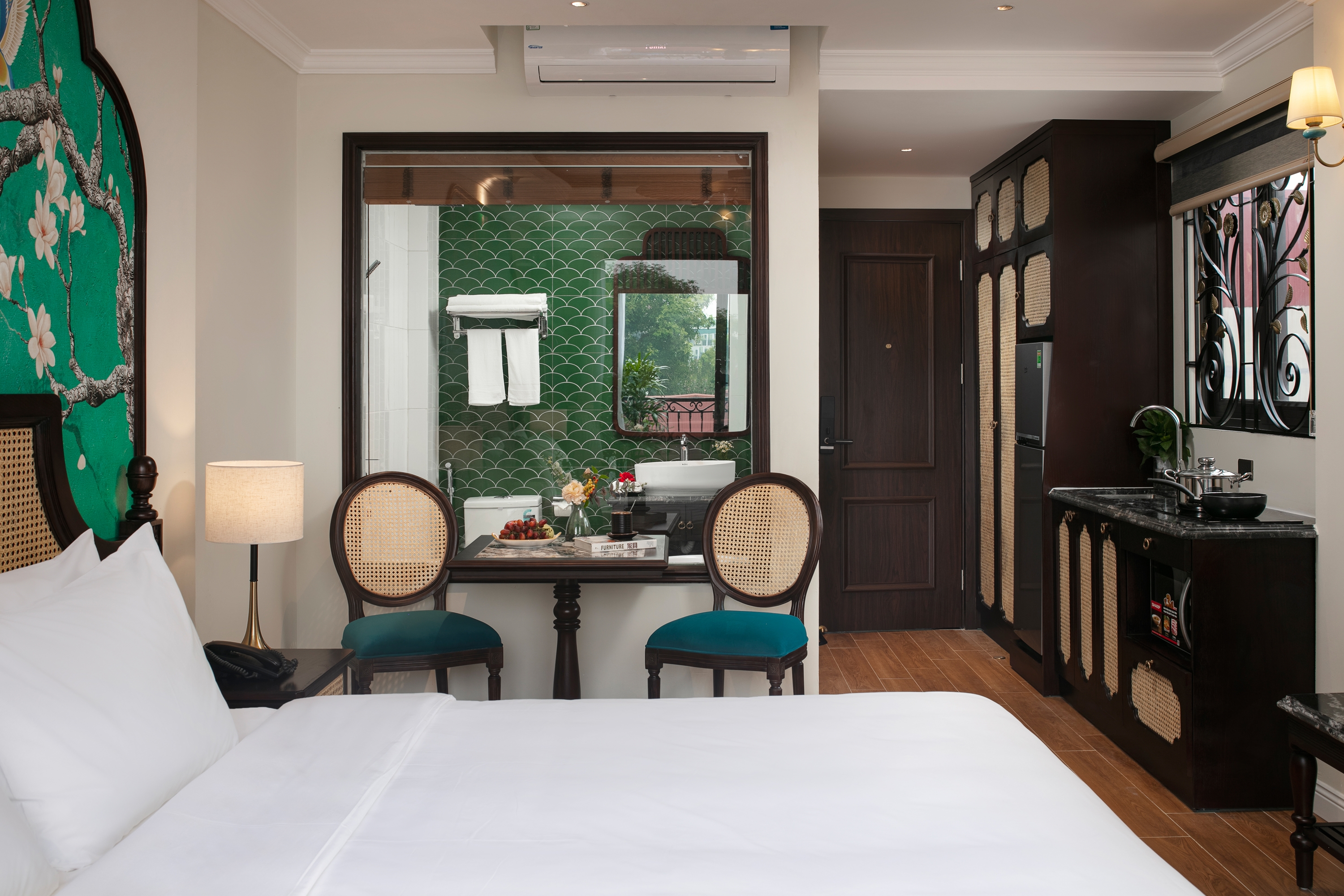 Suite with Balcony Studio Apartment (Add : 64 Phất Lộc Alley)